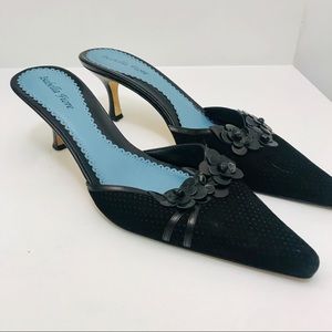 Isabella Fiore suede short heels w flower accents